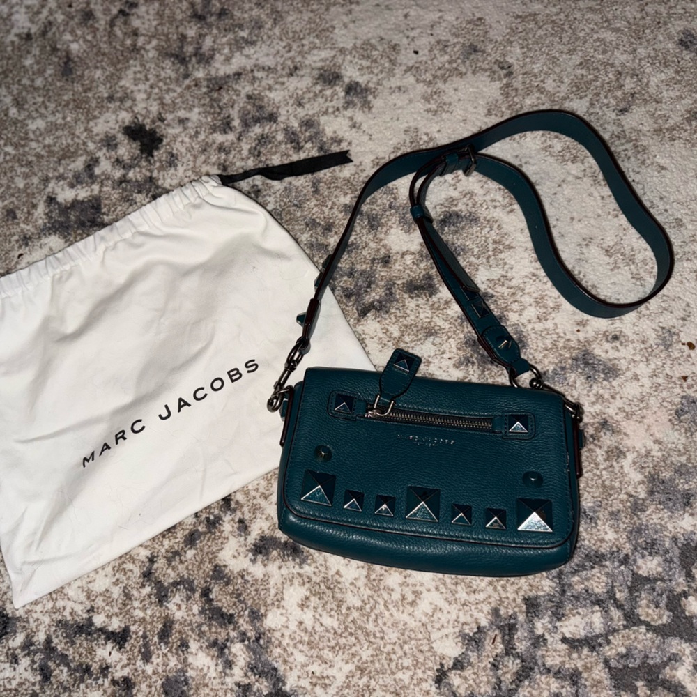 Marc Jacobs Blue Crossbody Bag Sleek Design